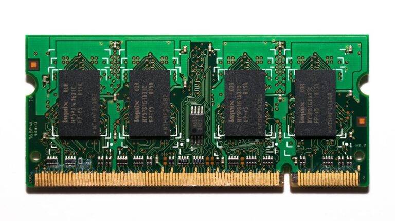 Computer RAM memory modules for a Windows 11 memory capacity guide