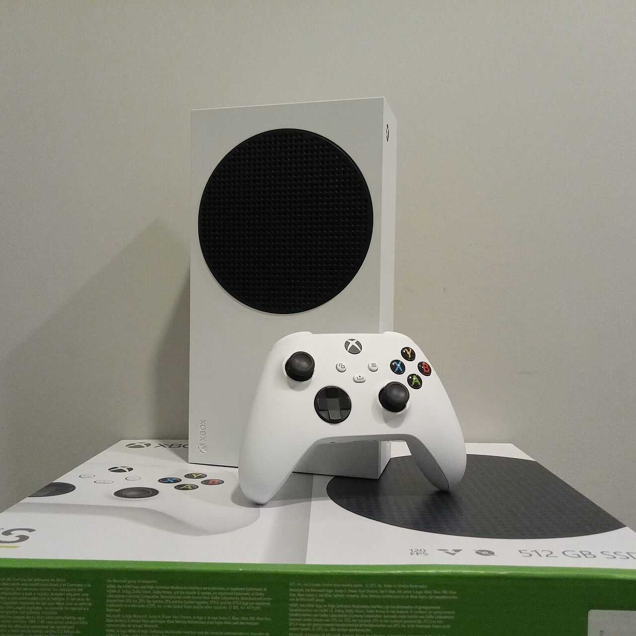 Xbox Series S with controller and box for 2026 console versus gaming PC comparison